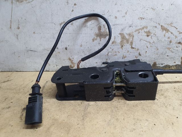 bontott SKODA OCTAVIA II Motorháztető Zárszerkezet