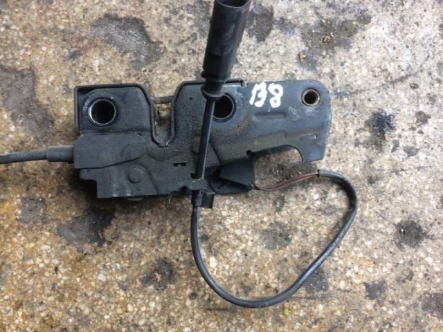 bontott SKODA OCTAVIA II Motorháztető Zárszerkezet