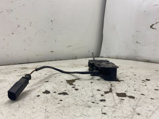 bontott SKODA OCTAVIA II Motorháztető Zárszerkezet