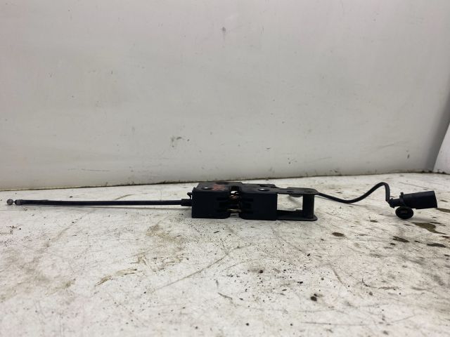 bontott SKODA OCTAVIA II Motorháztető Zárszerkezet