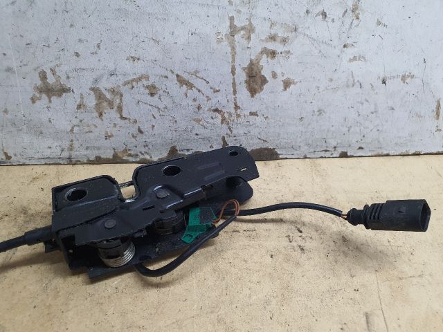 bontott SKODA OCTAVIA II Motorháztető Zárszerkezet