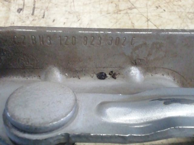 bontott SKODA OCTAVIA II Motorháztető Zsanér Pár