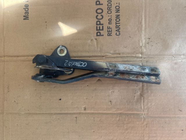 bontott SKODA OCTAVIA II Motorháztető Zsanér Pár