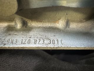 bontott SKODA OCTAVIA II Motorháztető Zsanér Pár