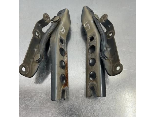 bontott SKODA OCTAVIA II Motorháztető Zsanér Pár