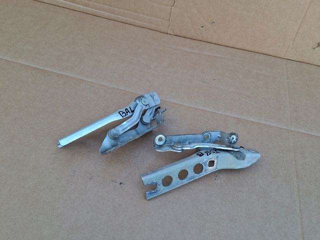 bontott SKODA OCTAVIA II Motorháztető Zsanér Pár