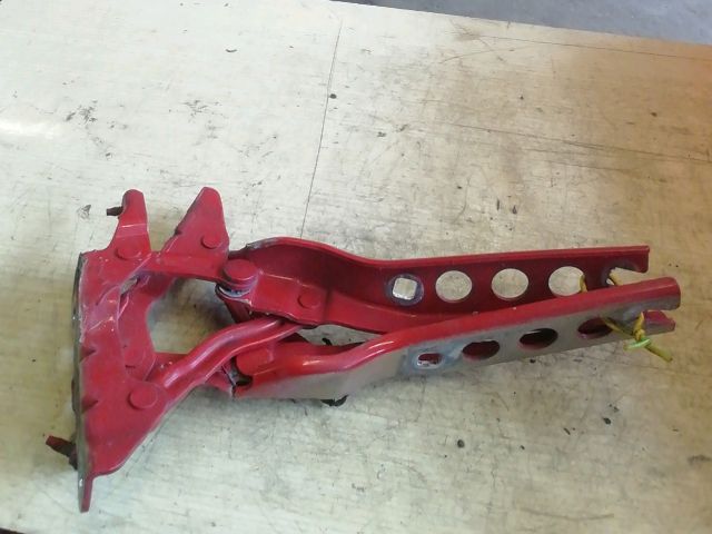 bontott SKODA OCTAVIA II Motorháztető Zsanér Pár