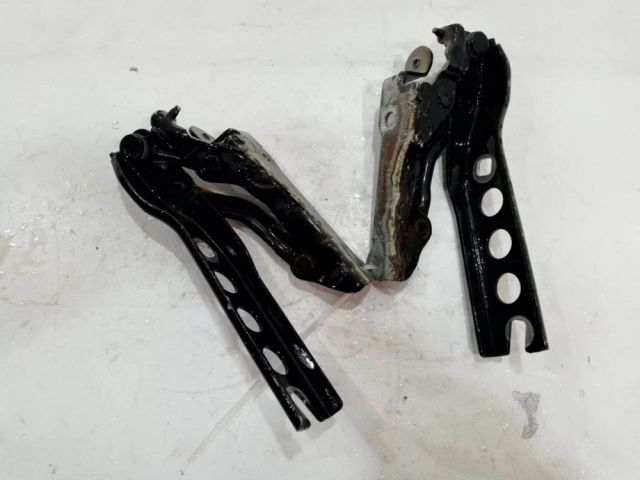 bontott SKODA OCTAVIA II Motorháztető Zsanér Pár