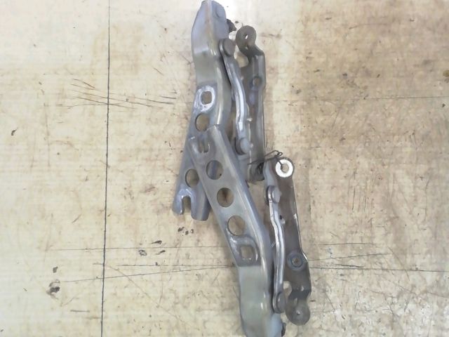 bontott SKODA OCTAVIA II Motorháztető Zsanér Pár