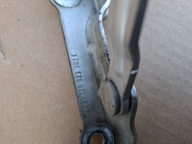 bontott SKODA OCTAVIA II Motorháztető Zsanér Pár