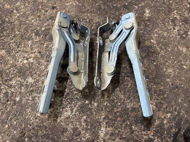 bontott SKODA OCTAVIA II Motorháztető Zsanér Pár