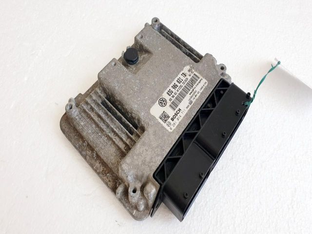 bontott SKODA OCTAVIA II Motorvezérlő