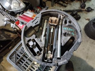 bontott SKODA OCTAVIA II Pótkerék Szerszámtartó