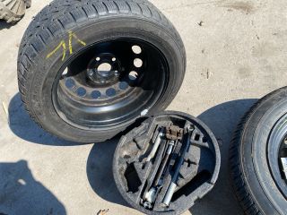 bontott SKODA OCTAVIA II Pótkerék Szerszámtartó