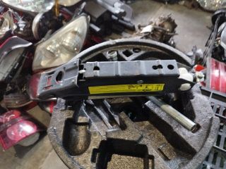 bontott SKODA OCTAVIA II Pótkerék Szerszámtartó