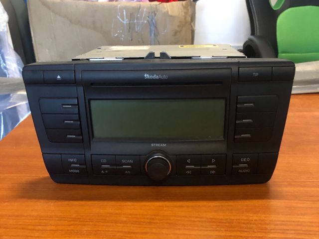 bontott SKODA OCTAVIA II Rádió / CD Kapcsoló
