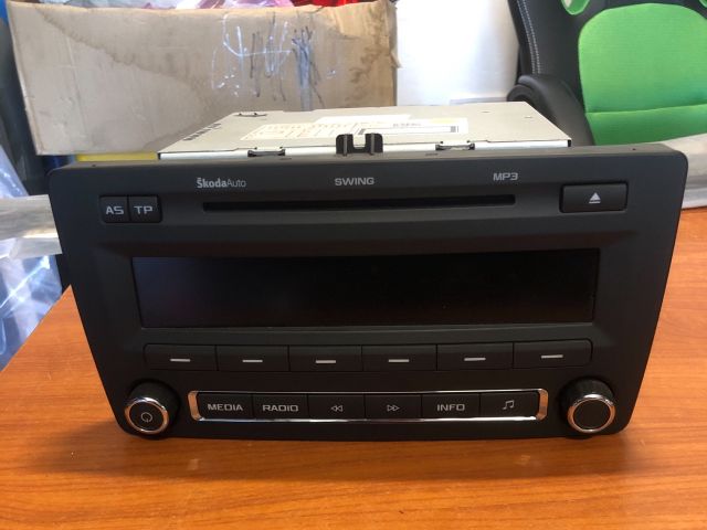 bontott SKODA OCTAVIA II Rádió / CD Kapcsoló