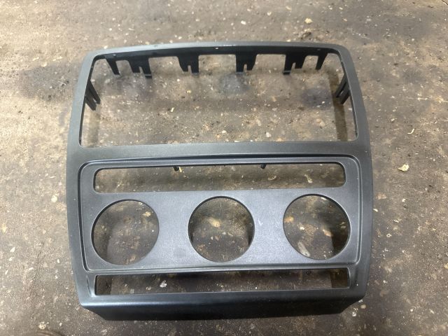 bontott SKODA OCTAVIA II Rádió / CD Keret