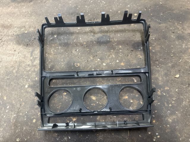 bontott SKODA OCTAVIA II Rádió / CD Keret