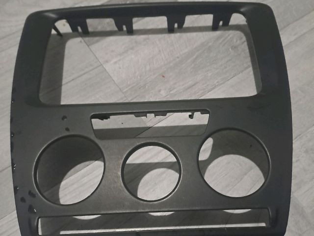 bontott SKODA OCTAVIA II Rádió / CD Keret