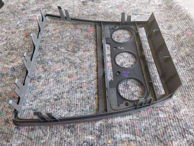 bontott SKODA OCTAVIA II Rádió / CD Keret