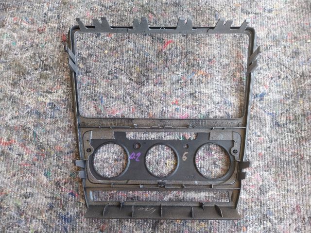 bontott SKODA OCTAVIA II Rádió / CD Keret