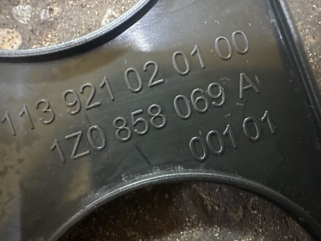 bontott SKODA OCTAVIA II Rádió / CD Keret