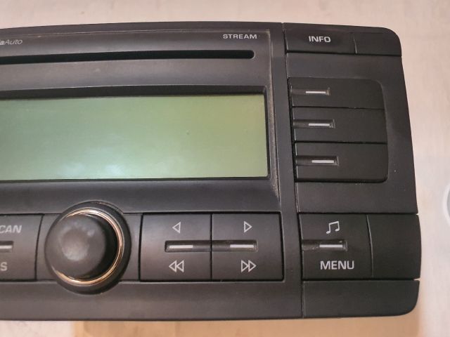 bontott SKODA OCTAVIA II Rádió / CD