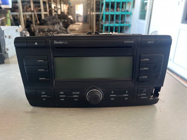 bontott SKODA OCTAVIA II Rádió / CD