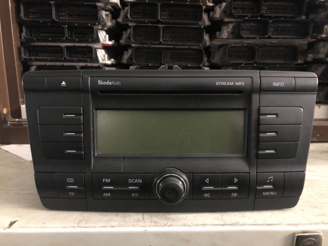 bontott SKODA OCTAVIA II Rádió / CD