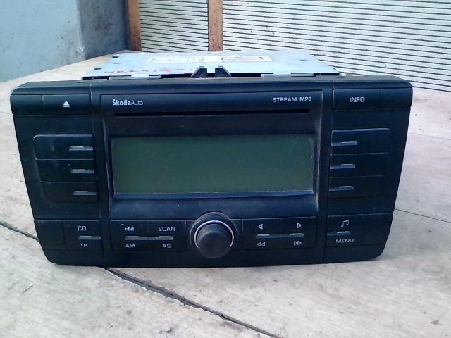 bontott SKODA OCTAVIA II Rádió / CD