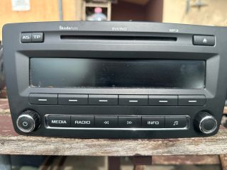 bontott SKODA OCTAVIA II Rádió / CD