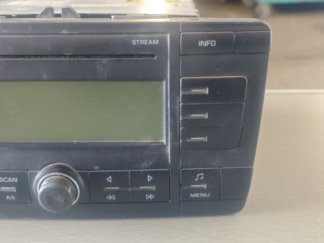 bontott SKODA OCTAVIA II Rádió / CD