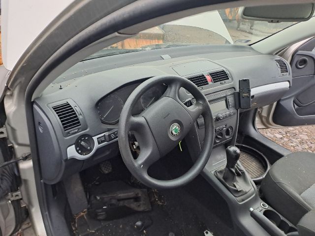 bontott SKODA OCTAVIA II Rádió / CD