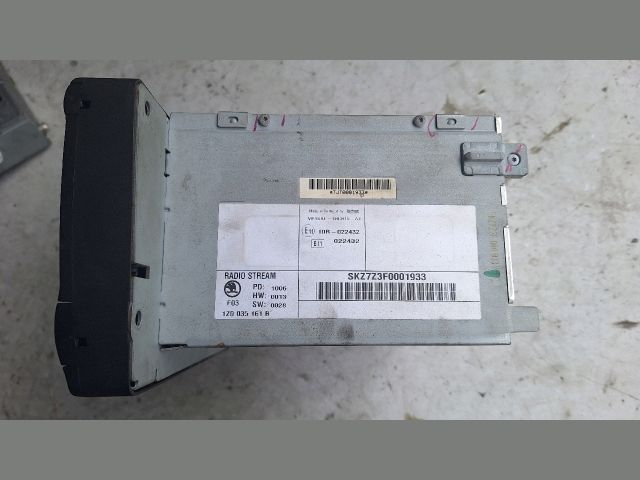 bontott SKODA OCTAVIA II Rádió / CD