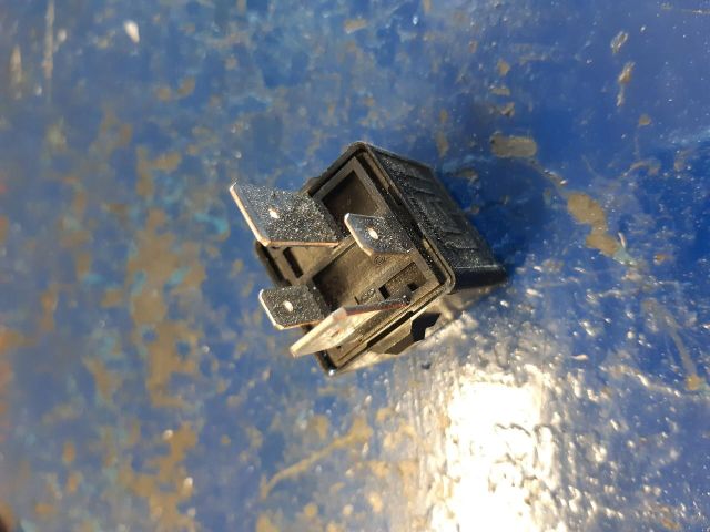 bontott SKODA OCTAVIA II Relé