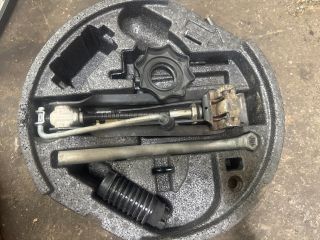 bontott SKODA OCTAVIA II Szerszámkészlet