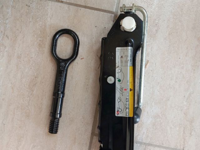 bontott SKODA OCTAVIA II Szerszámkészlet