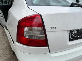 bontott SKODA OCTAVIA II Tankajtó