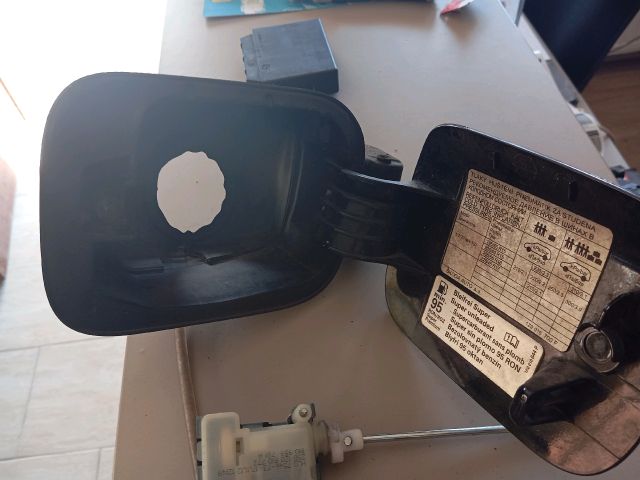 bontott SKODA OCTAVIA II Tankajtó