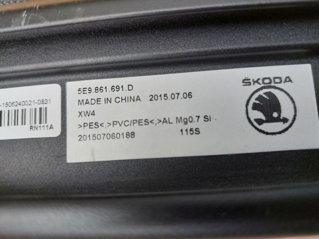 bontott SKODA OCTAVIA II Térelválasztó