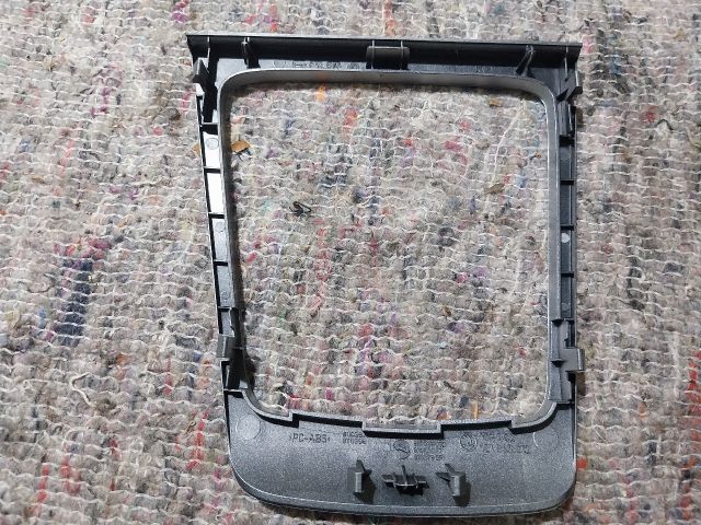 bontott SKODA OCTAVIA II Váltószoknya Rögzítő Keret