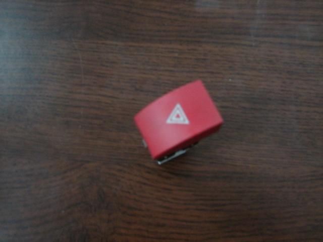 bontott SKODA OCTAVIA II Vészvillogó Kapcsoló