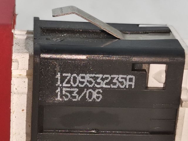 bontott SKODA OCTAVIA II Vészvillogó Kapcsoló