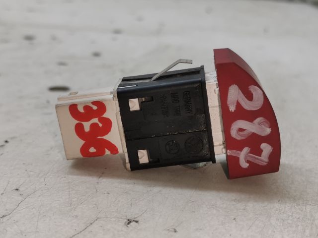 bontott SKODA OCTAVIA II Vészvillogó Kapcsoló