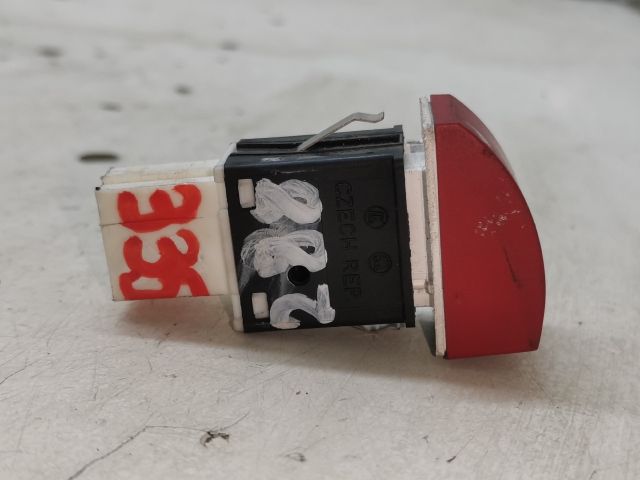 bontott SKODA OCTAVIA II Vészvillogó Kapcsoló