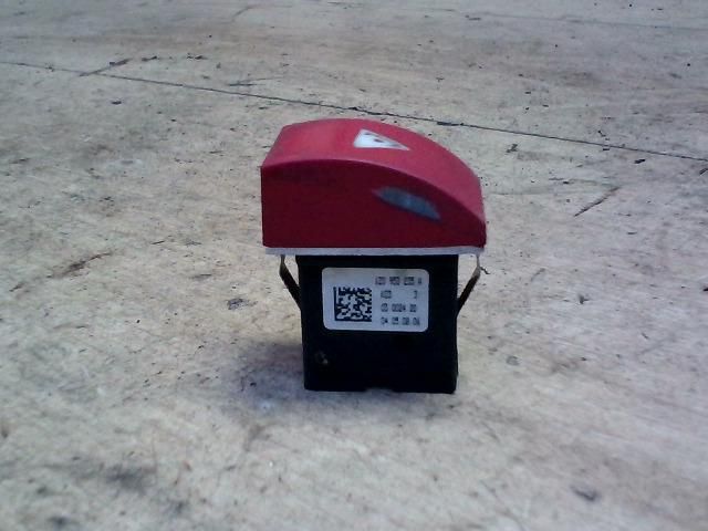 bontott SKODA OCTAVIA II Vészvillogó Kapcsoló