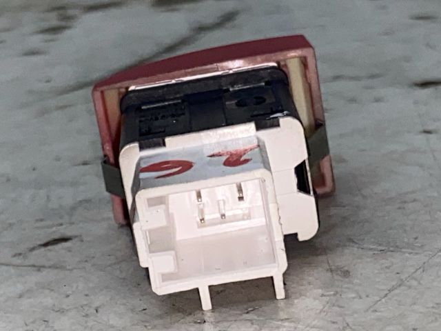 bontott SKODA OCTAVIA II Vészvillogó Kapcsoló