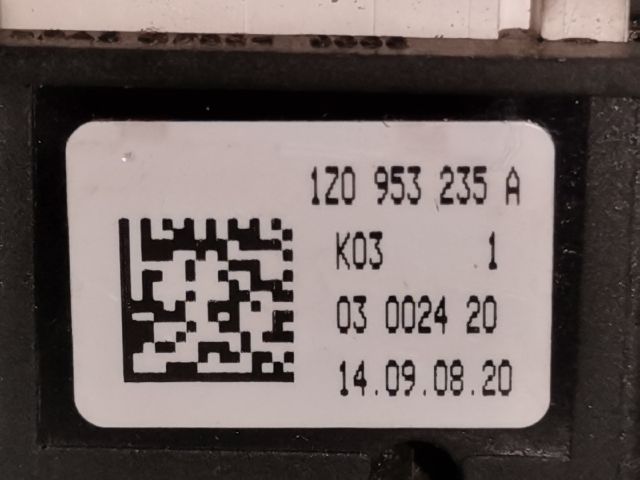 bontott SKODA OCTAVIA II Vészvillogó Kapcsoló