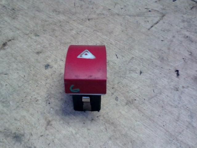 bontott SKODA OCTAVIA II Vészvillogó Kapcsoló